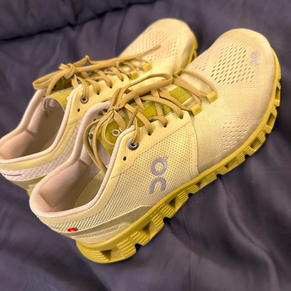 Super fun and cute ON sneakers